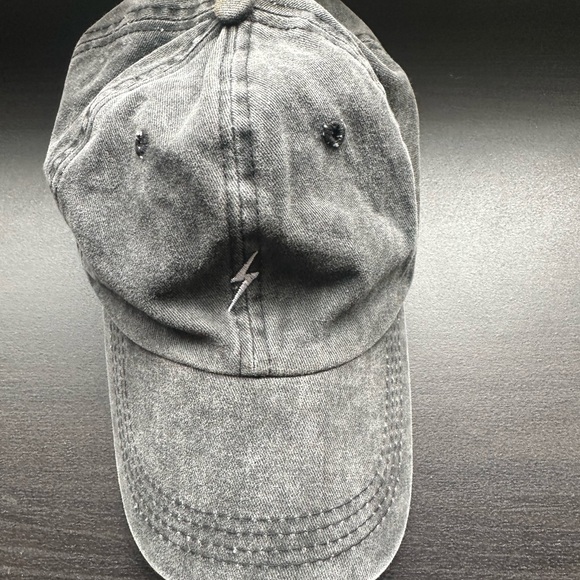 Baseball cap - Picture 2 of 3